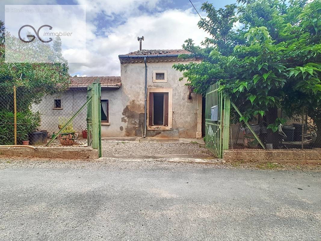 Appartement à PRADES-SUR-VERNAZOBRE