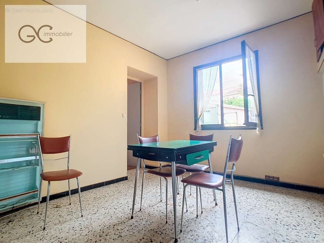 Appartement à PRADES-SUR-VERNAZOBRE