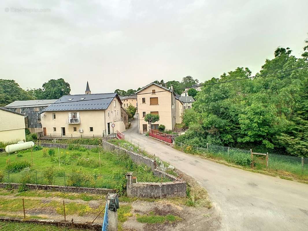 Maison à MURAT-SUR-VEBRE