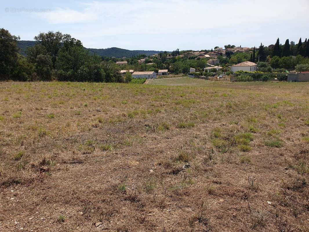 Terrain à SAINT-CHINIAN