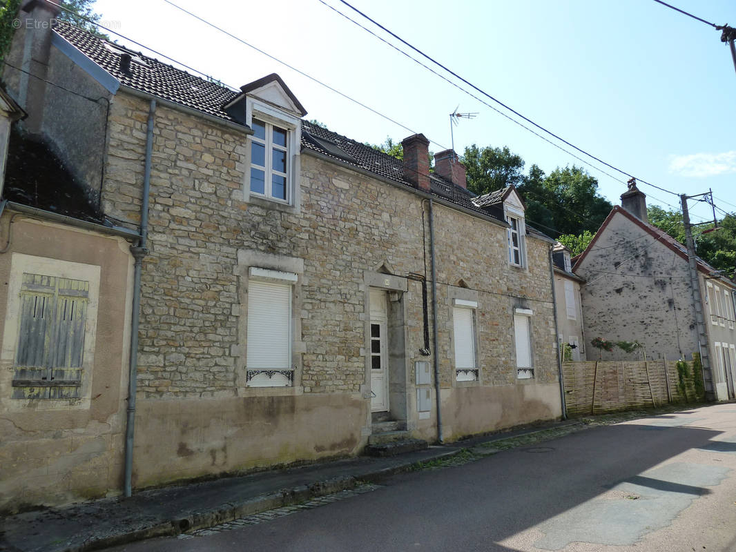 Maison à CHATILLON-EN-BAZOIS