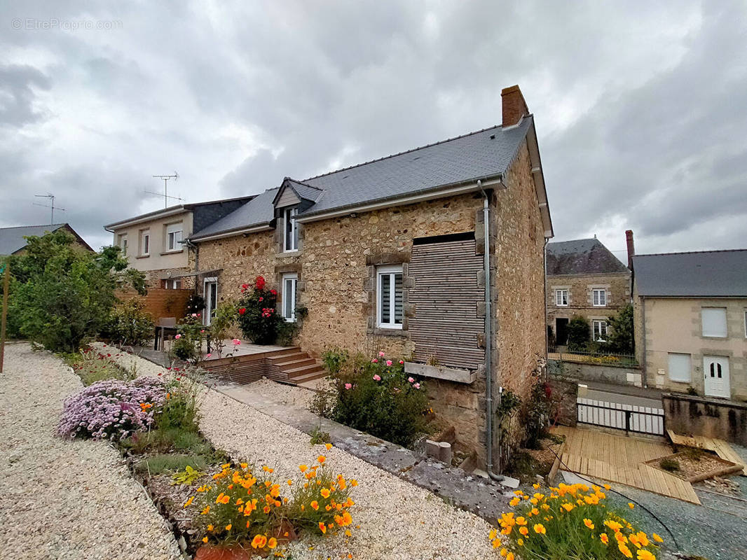 Maison à VILLAINES-LA-JUHEL