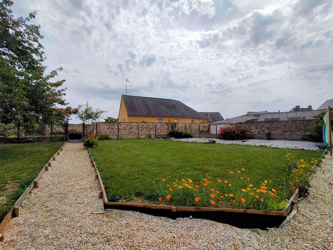 Maison à VILLAINES-LA-JUHEL