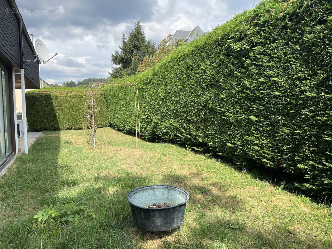 Maison à LA TOUR-D&#039;AUVERGNE