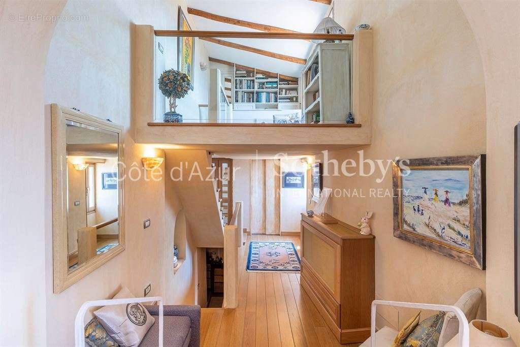 Appartement à ROQUEBRUNE-CAP-MARTIN