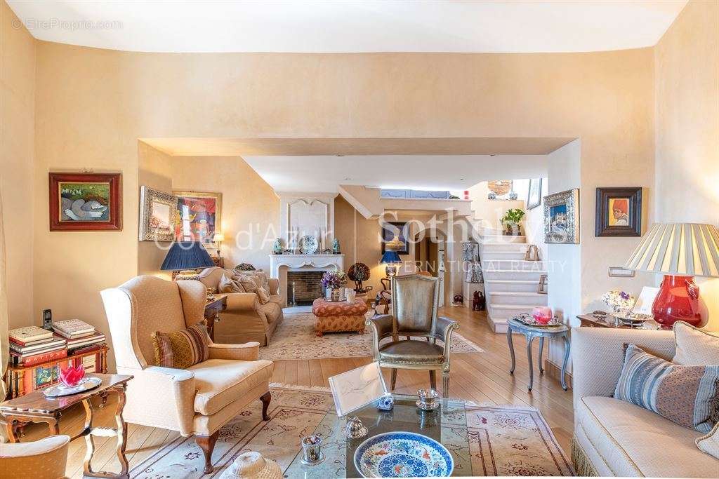 Appartement à ROQUEBRUNE-CAP-MARTIN