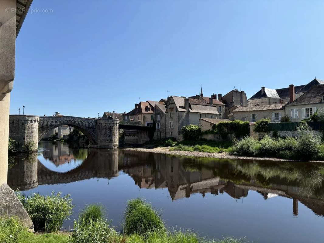 Commerce à MONTMORILLON