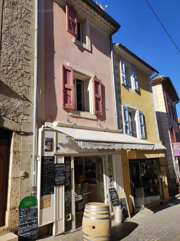 Appartement à GREOUX-LES-BAINS