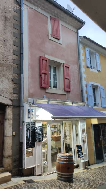 Appartement à GREOUX-LES-BAINS