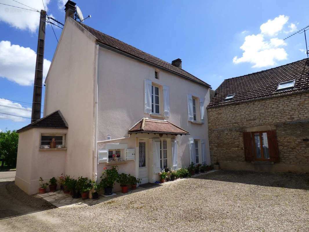 Maison à L&#039;ISLE-SUR-SEREIN