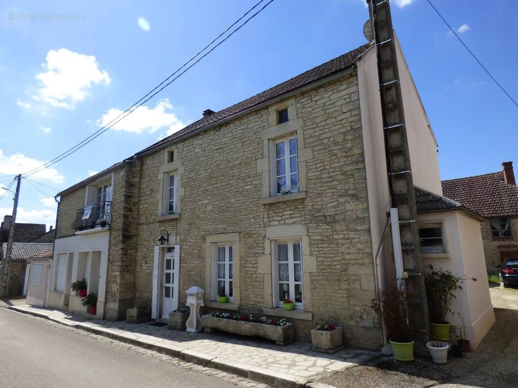 Maison à L&#039;ISLE-SUR-SEREIN