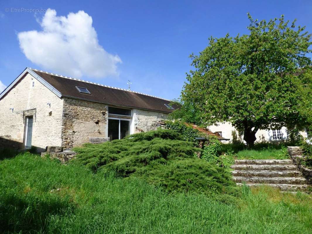 Maison à NOYERS