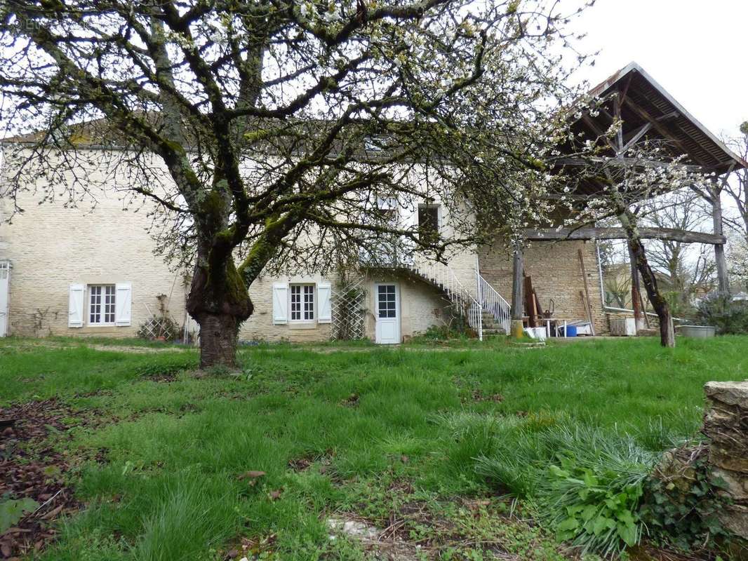 Maison à NOYERS