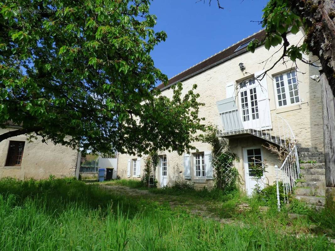 Maison à NOYERS