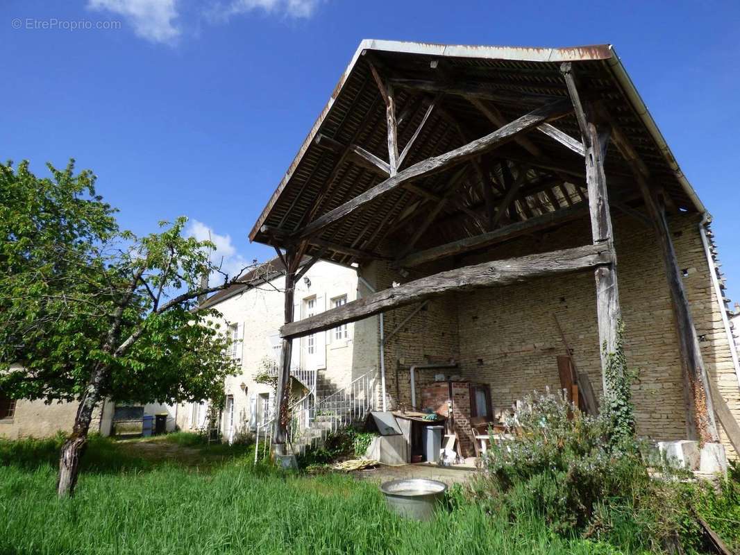 Maison à NOYERS