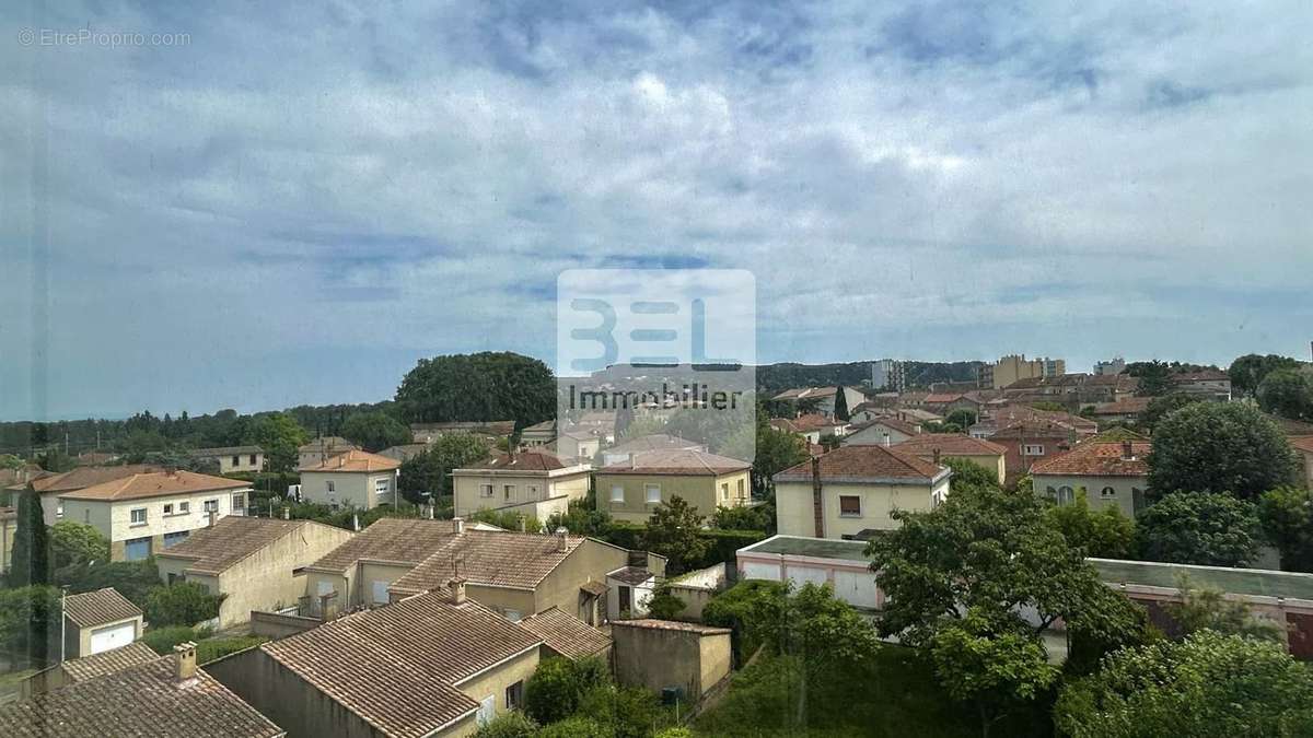 Appartement à BAGNOLS-SUR-CEZE