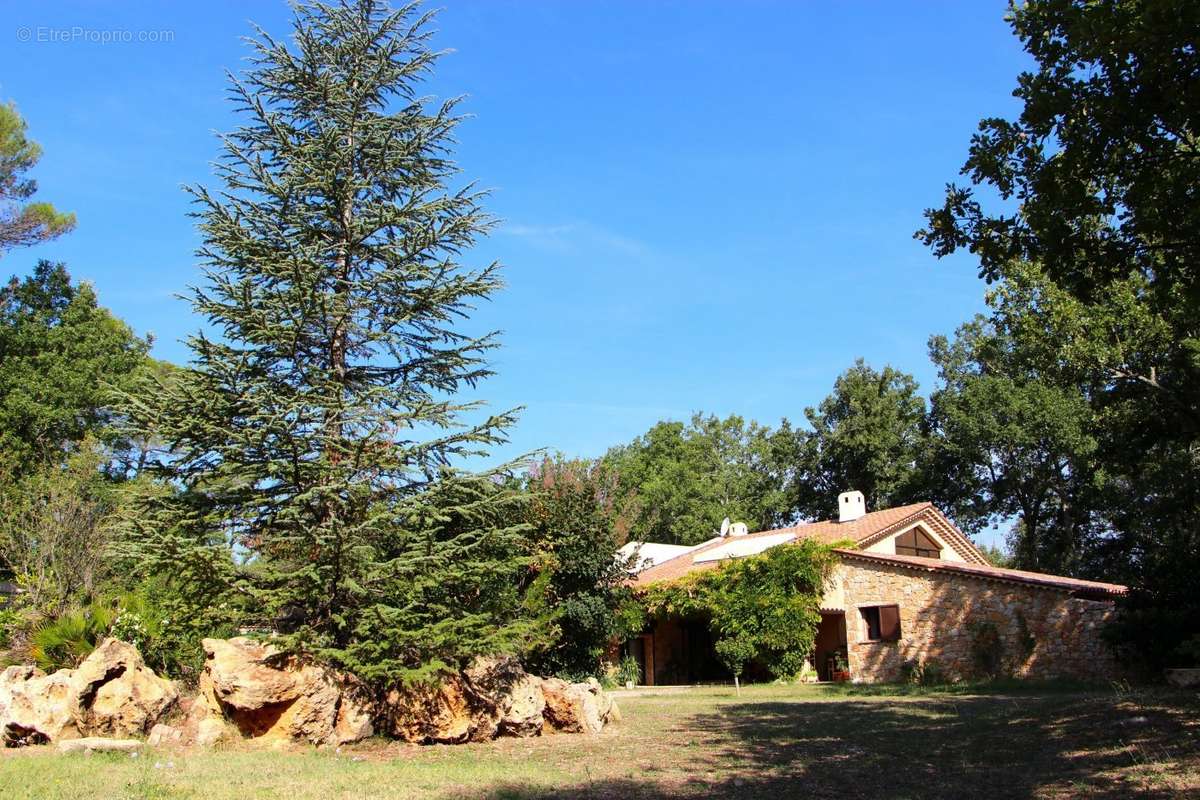 Maison à TOURRETTES