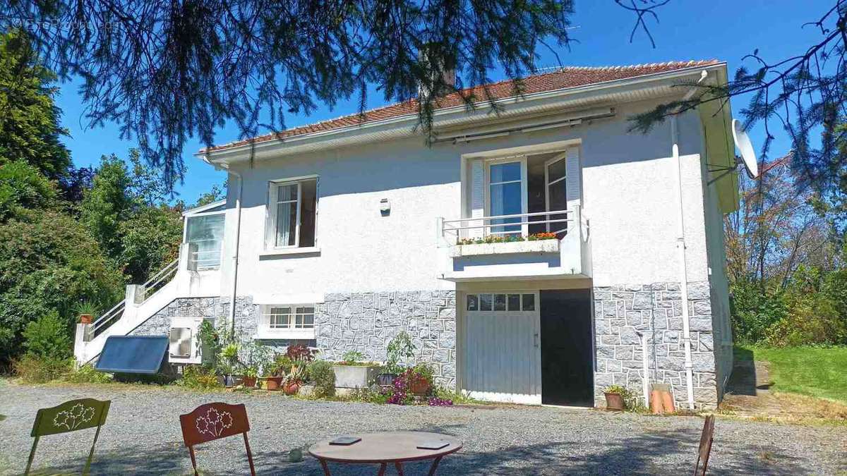 Maison à ORADOUR-SUR-VAYRES