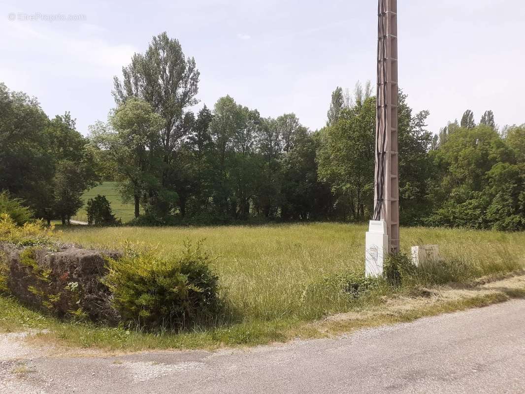 Terrain à MONTAIGU-DE-QUERCY