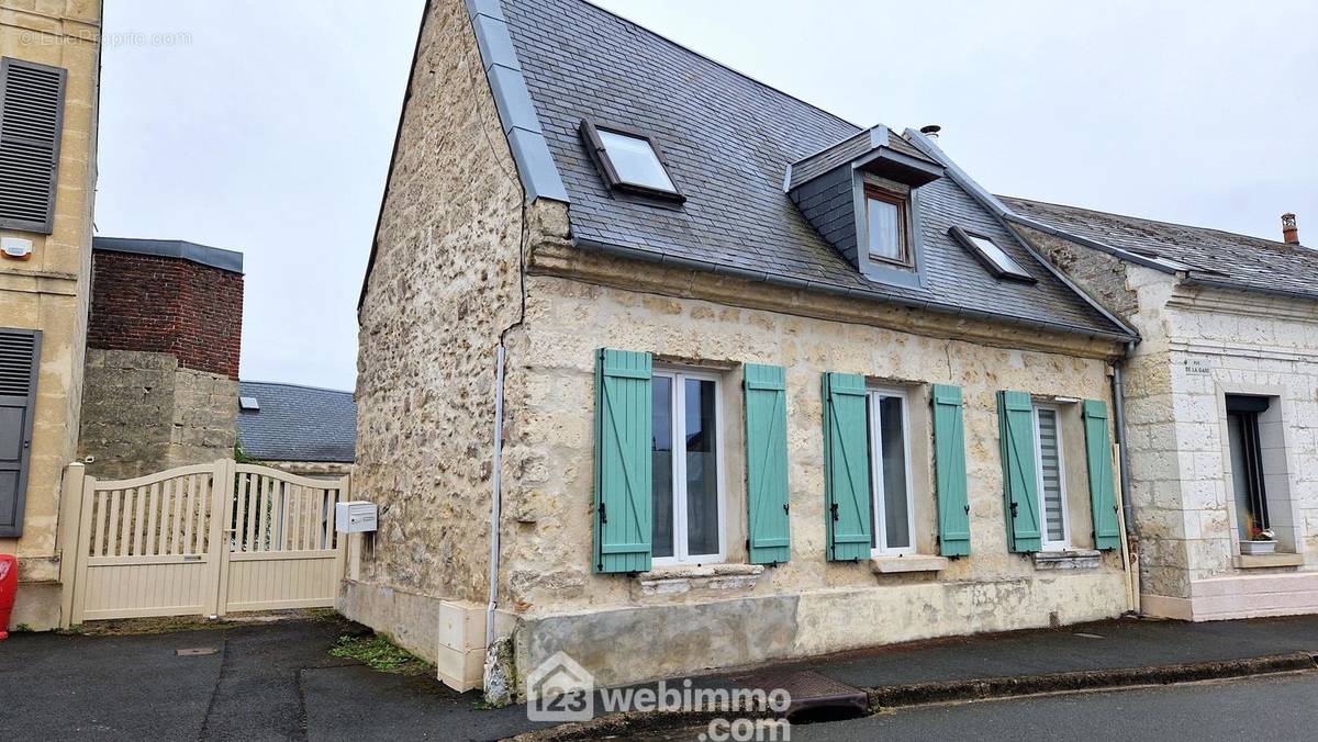 Jolie maison en pierres d&#039;une surface habitable de 170 m² - Maison à CREPY