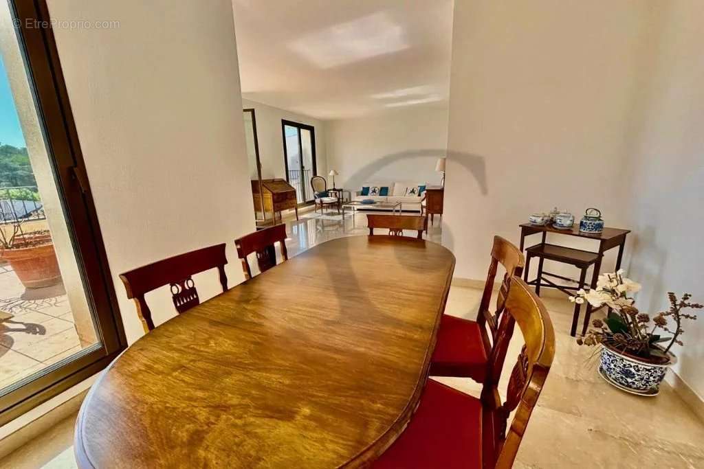 Appartement à VILLENEUVE-LOUBET