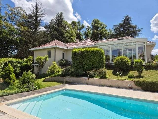 Maison à CHARBONNIERES-LES-BAINS