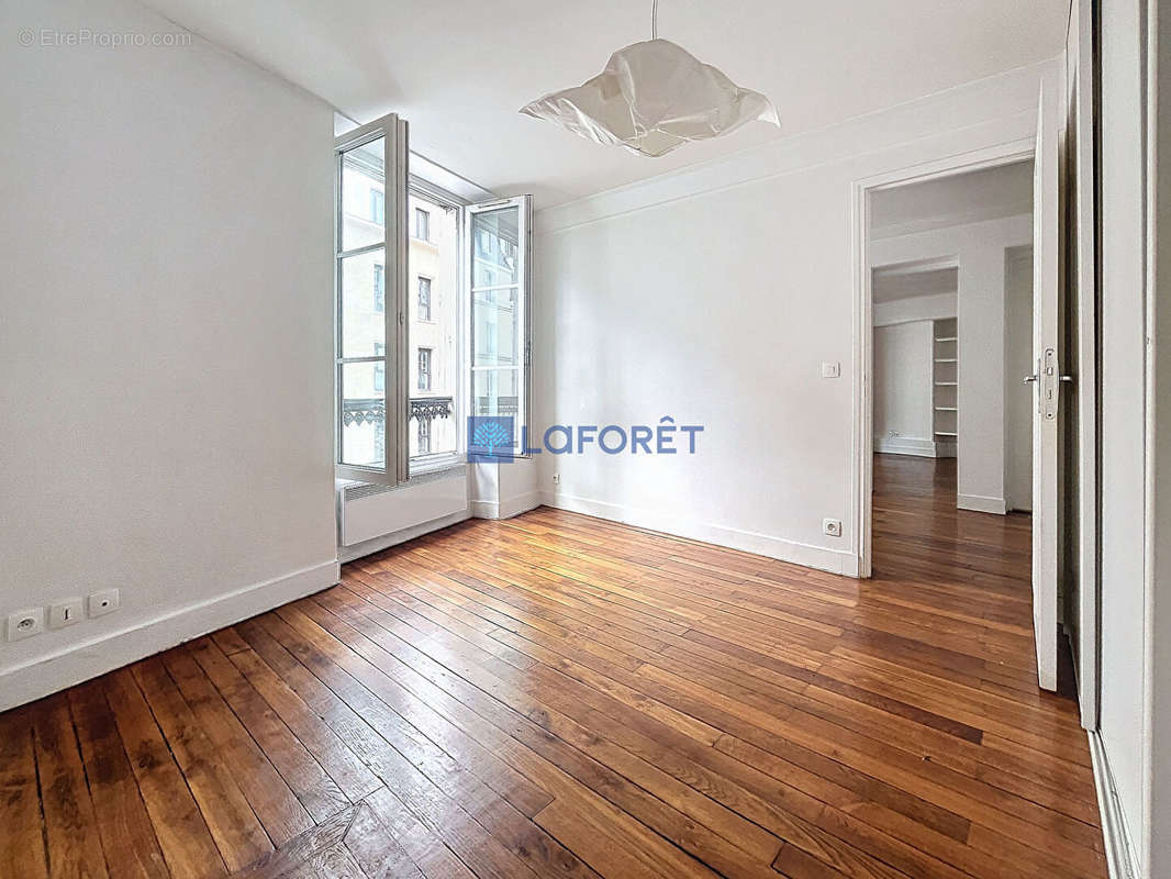 Appartement à PARIS-2E