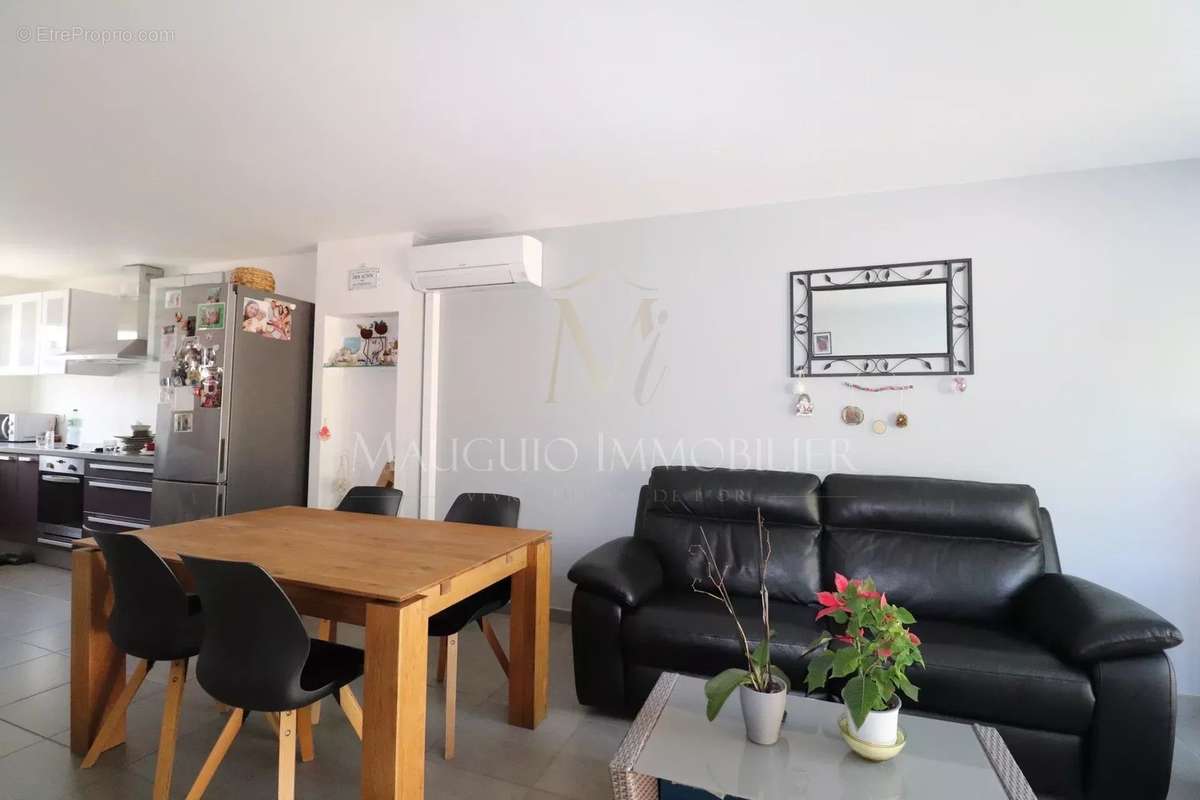 Appartement à MAUGUIO