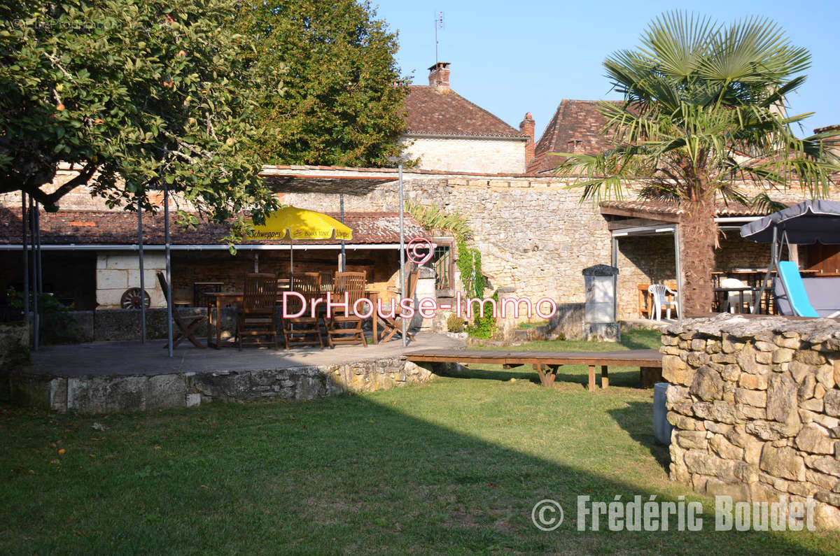 Maison à SAVIGNAC-LES-EGLISES