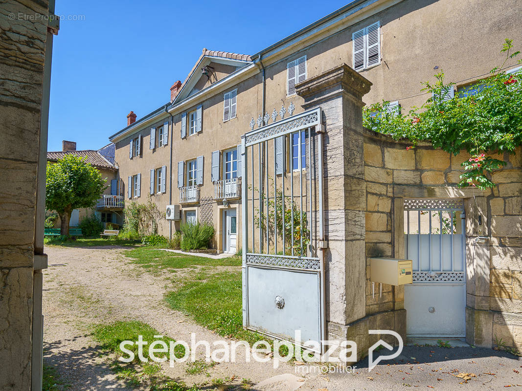 Maison à CRECHES-SUR-SAONE