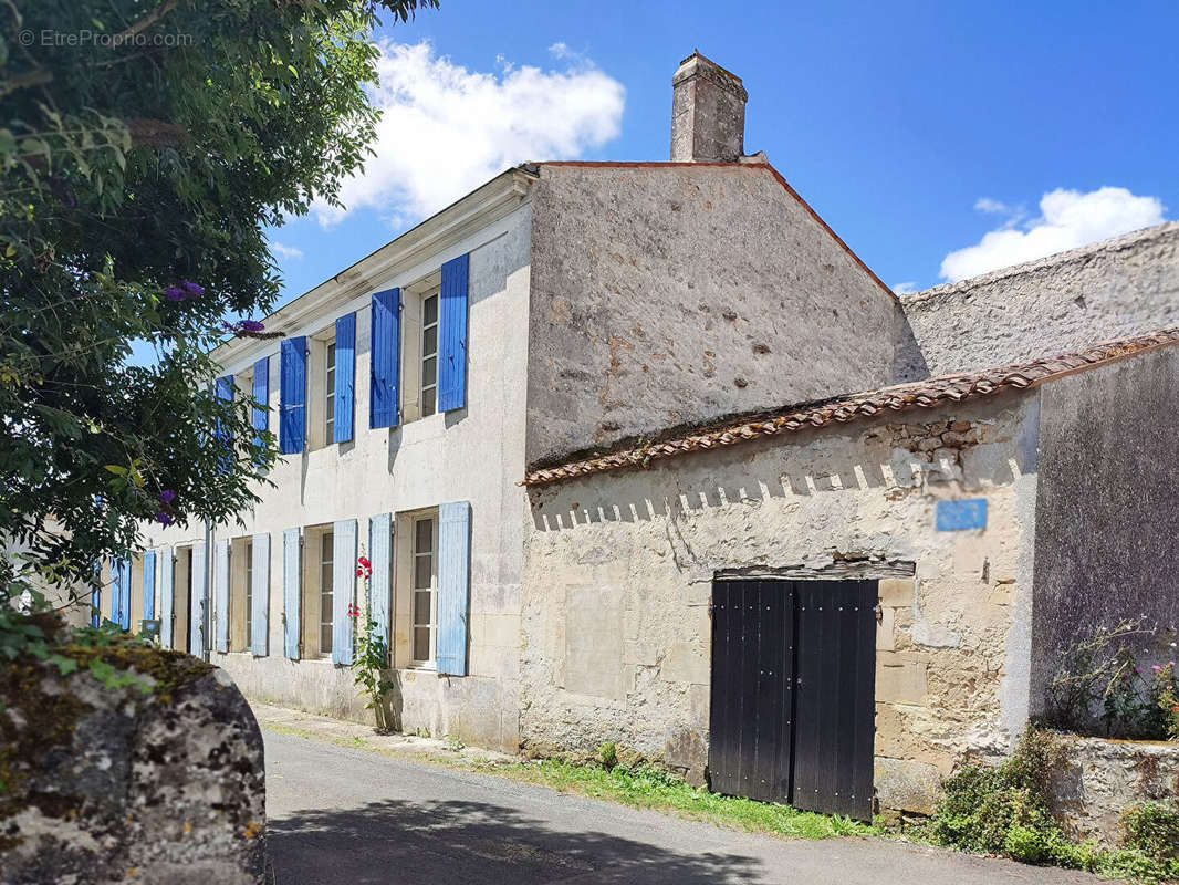 Maison à SAINTE-RADEGONDE