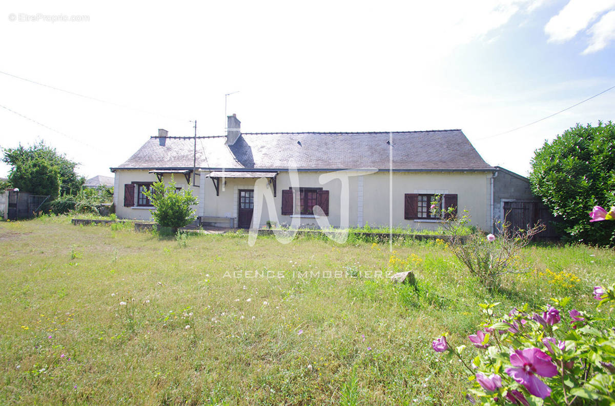 Maison à SOULAIRE-ET-BOURG