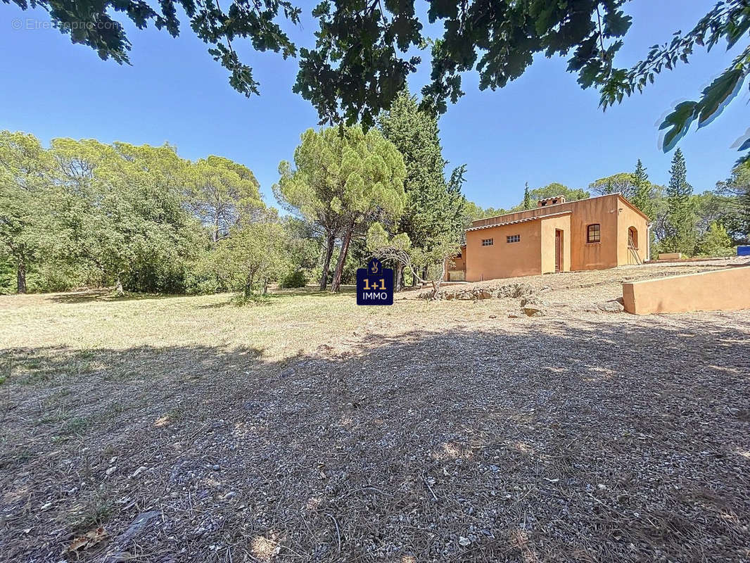 Maison à ROQUEBRUNE-SUR-ARGENS