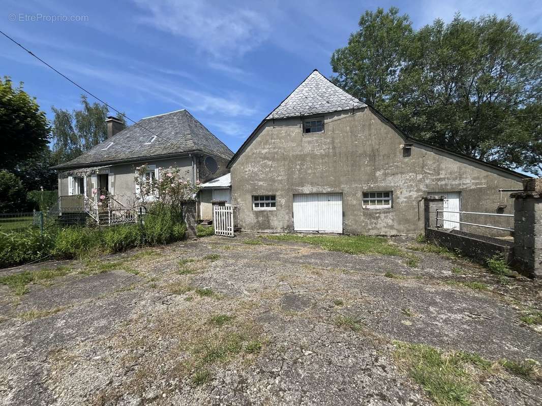 Maison à ANGLARDS-DE-SALERS