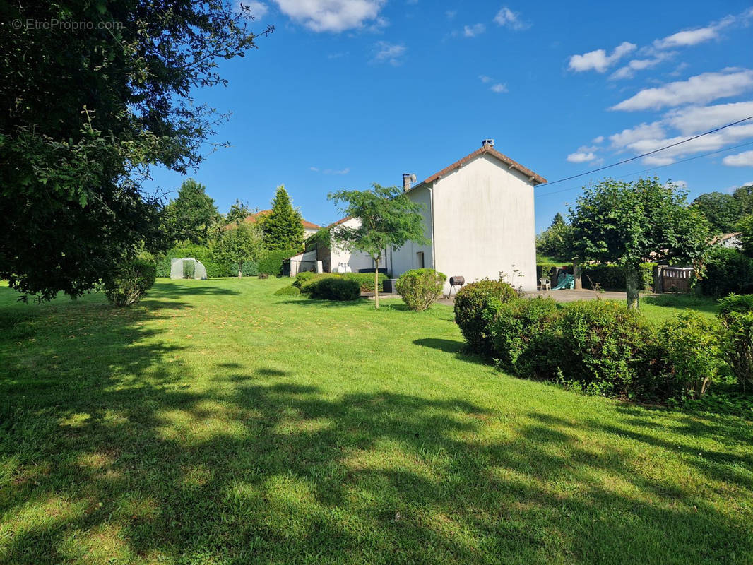 Maison à BUJALEUF