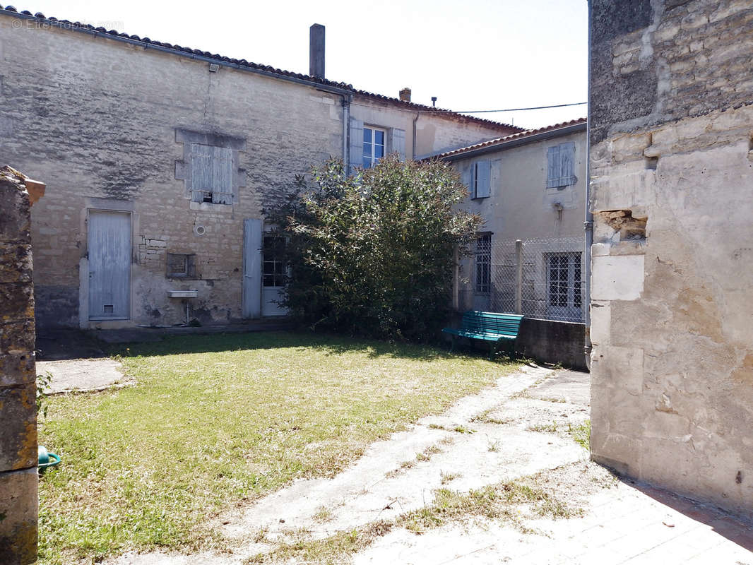 Maison à SIGOGNE