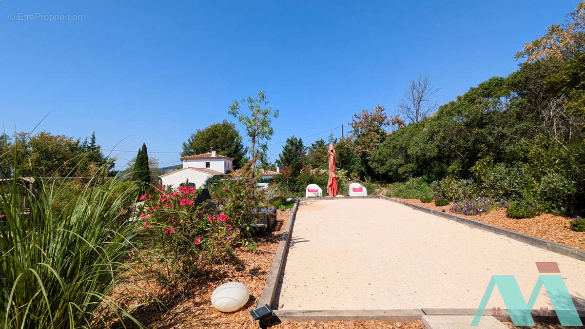 Maison à LE CASTELLET