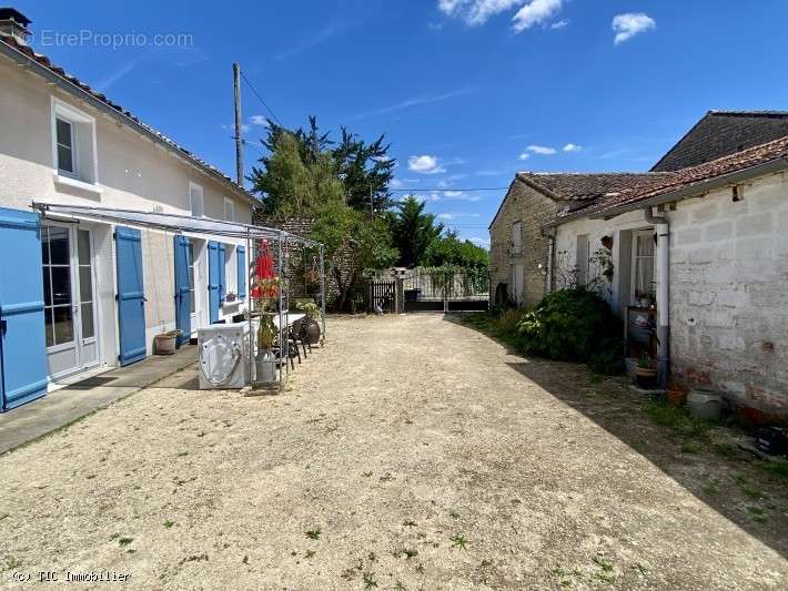 Maison à VILLEFAGNAN