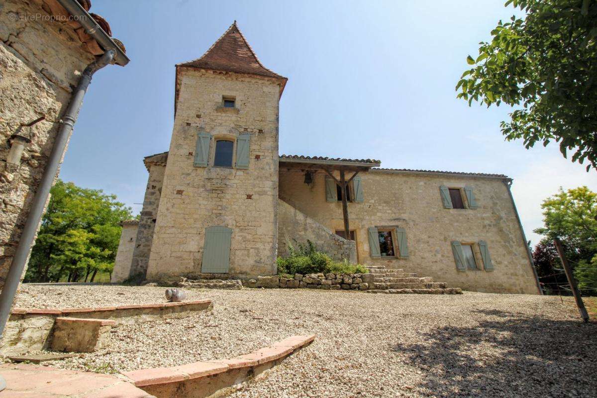 Maison à CASTELNAU-MONTRATIER