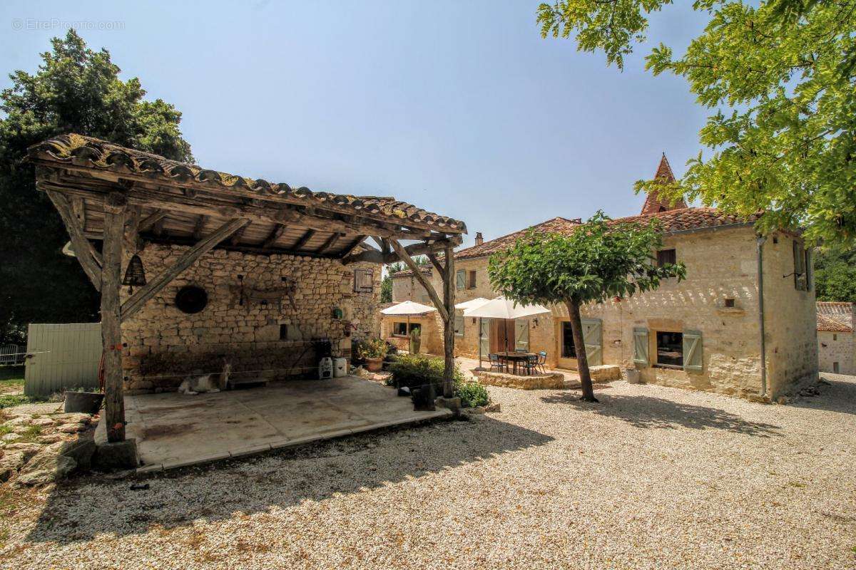 Maison à CASTELNAU-MONTRATIER