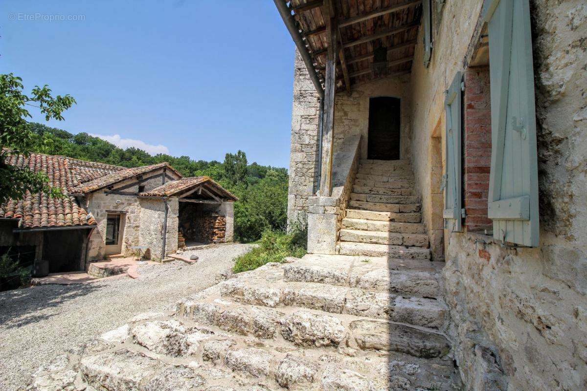 Maison à CASTELNAU-MONTRATIER