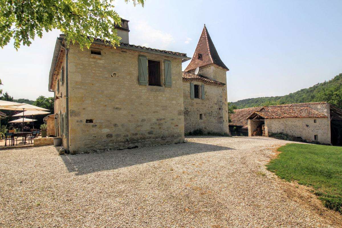 Maison à CASTELNAU-MONTRATIER