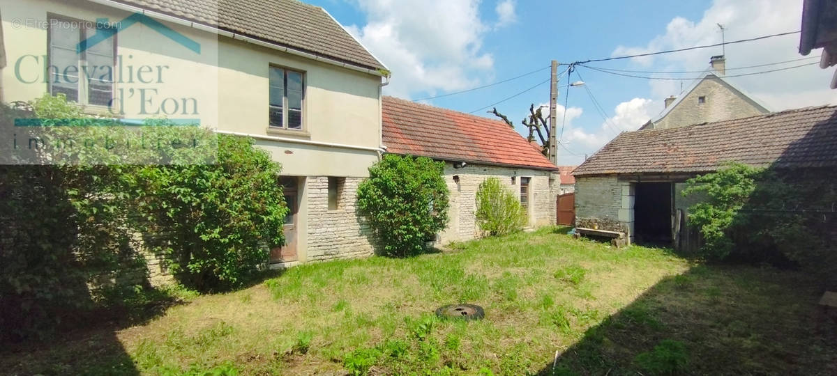 Maison à SAMBOURG