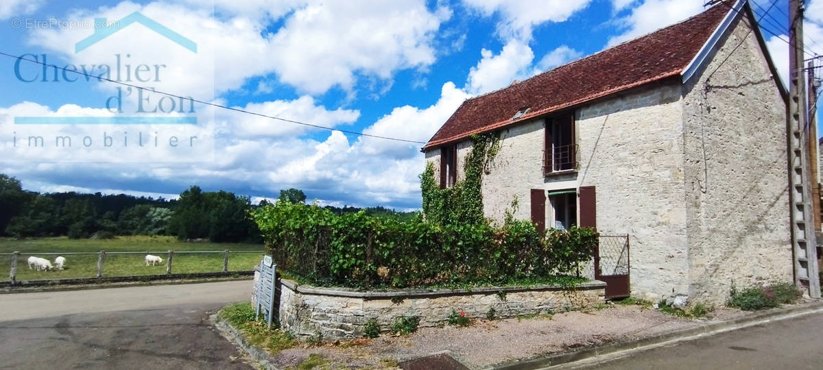 Maison à PACY-SUR-ARMANCON