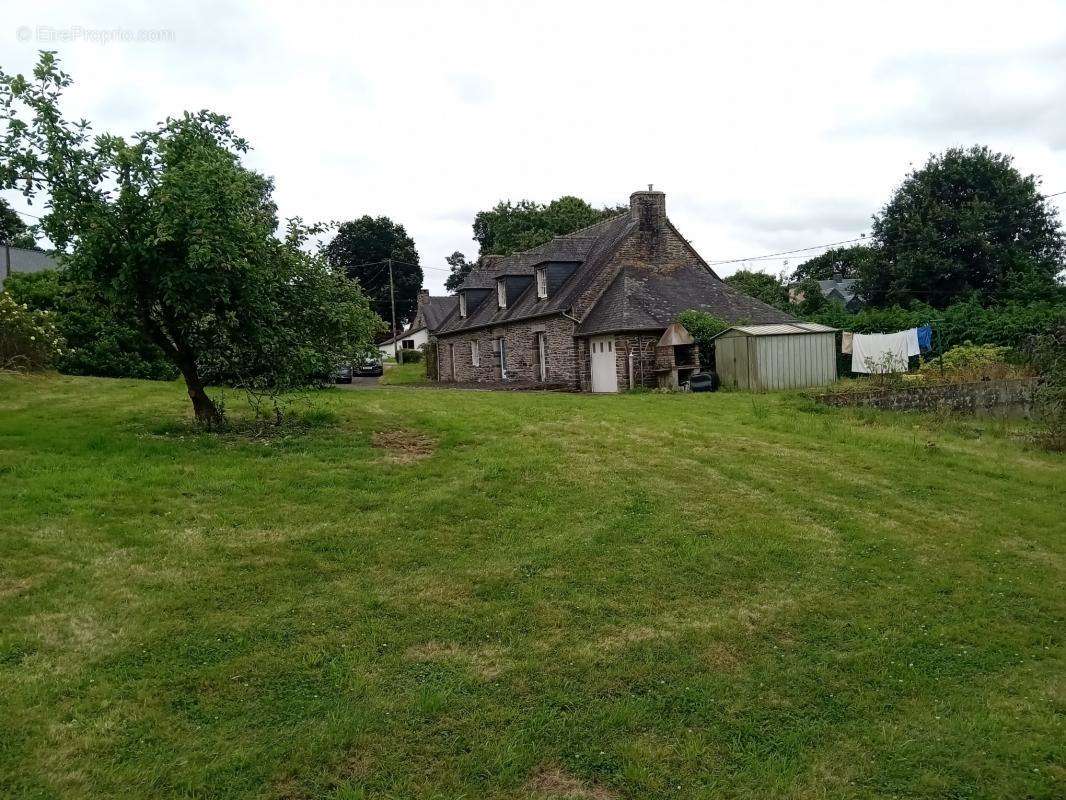 Maison à SAINTE-TREPHINE