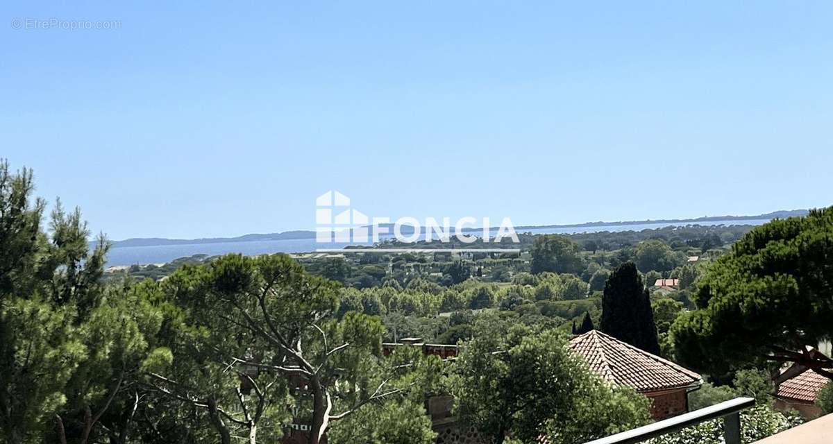 Appartement à LA LONDE-LES-MAURES