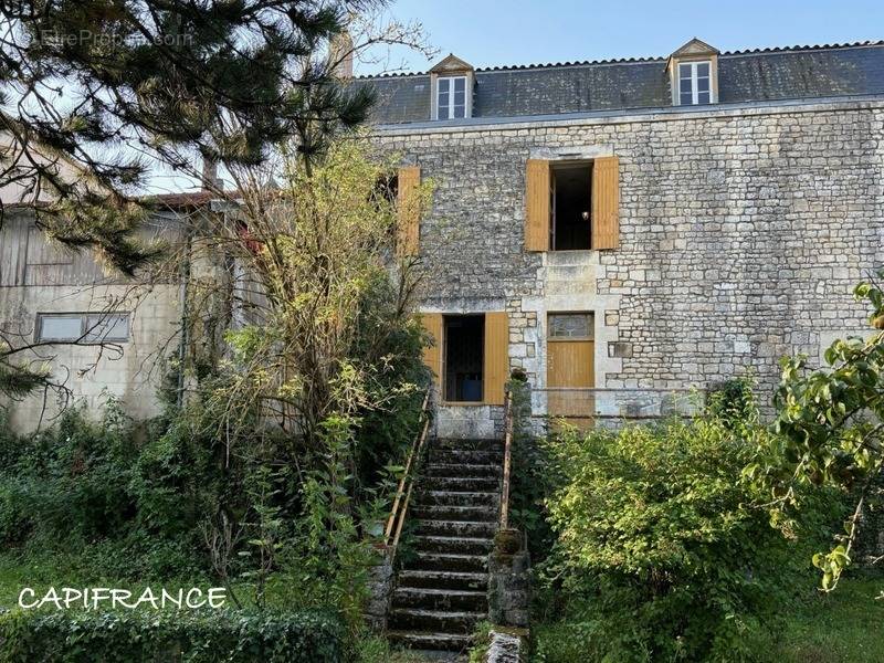 Maison à TAILLEBOURG