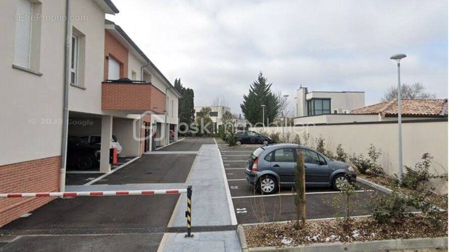 Parking à SAINT-LOUP-CAMMAS