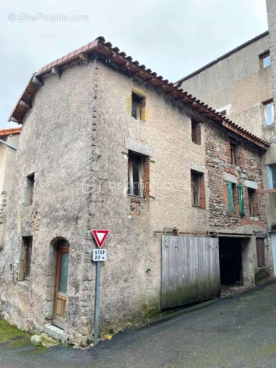 Maison à AMBIERLE