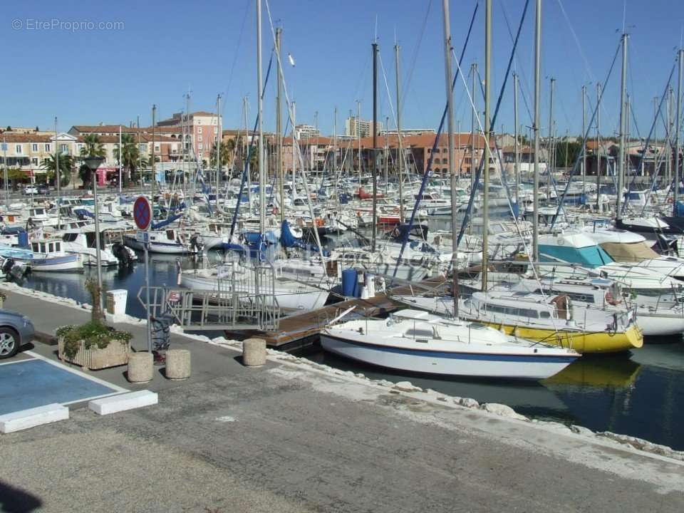 Commerce à PORT-DE-BOUC